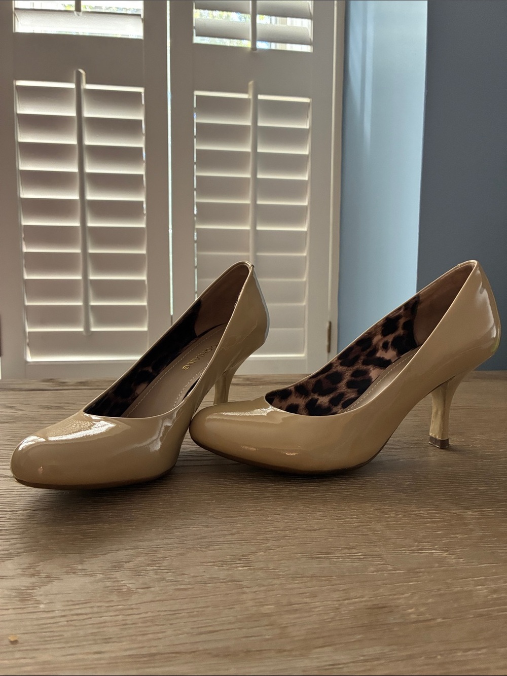 Arturo Chiang Patent Nude Beige Mid-Heel Pumps